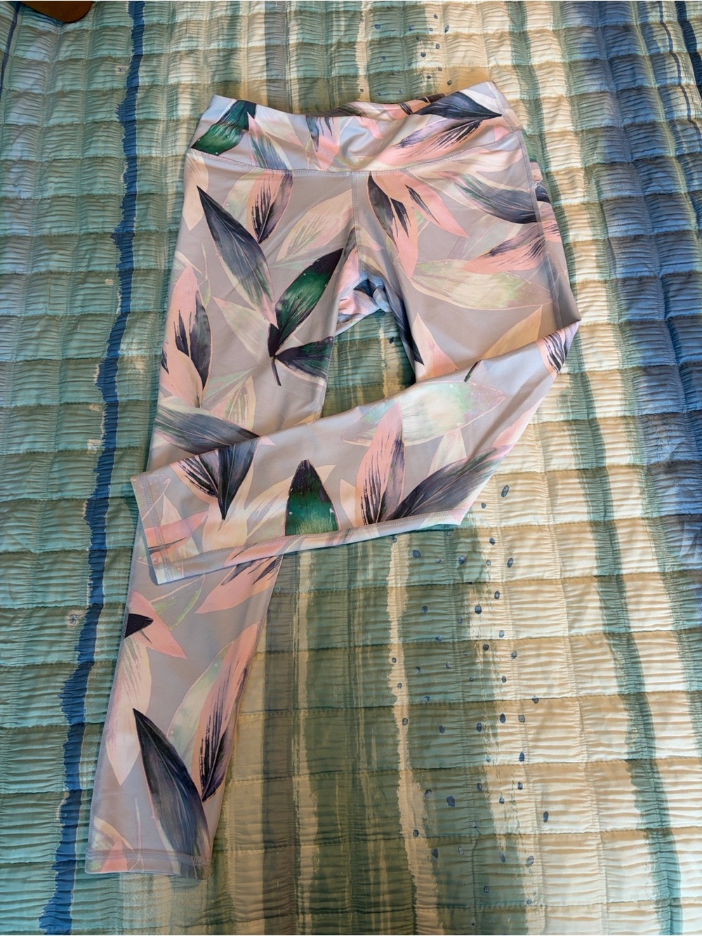 Fabletics Women’s Lavender Floral Leaf Print Leggings Size M